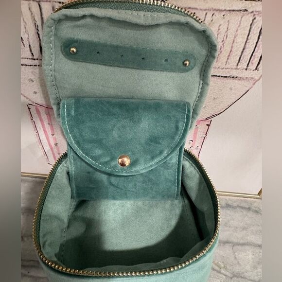 Velvet Cube Zippered Jewelry Organizer - Picture 7 of 7